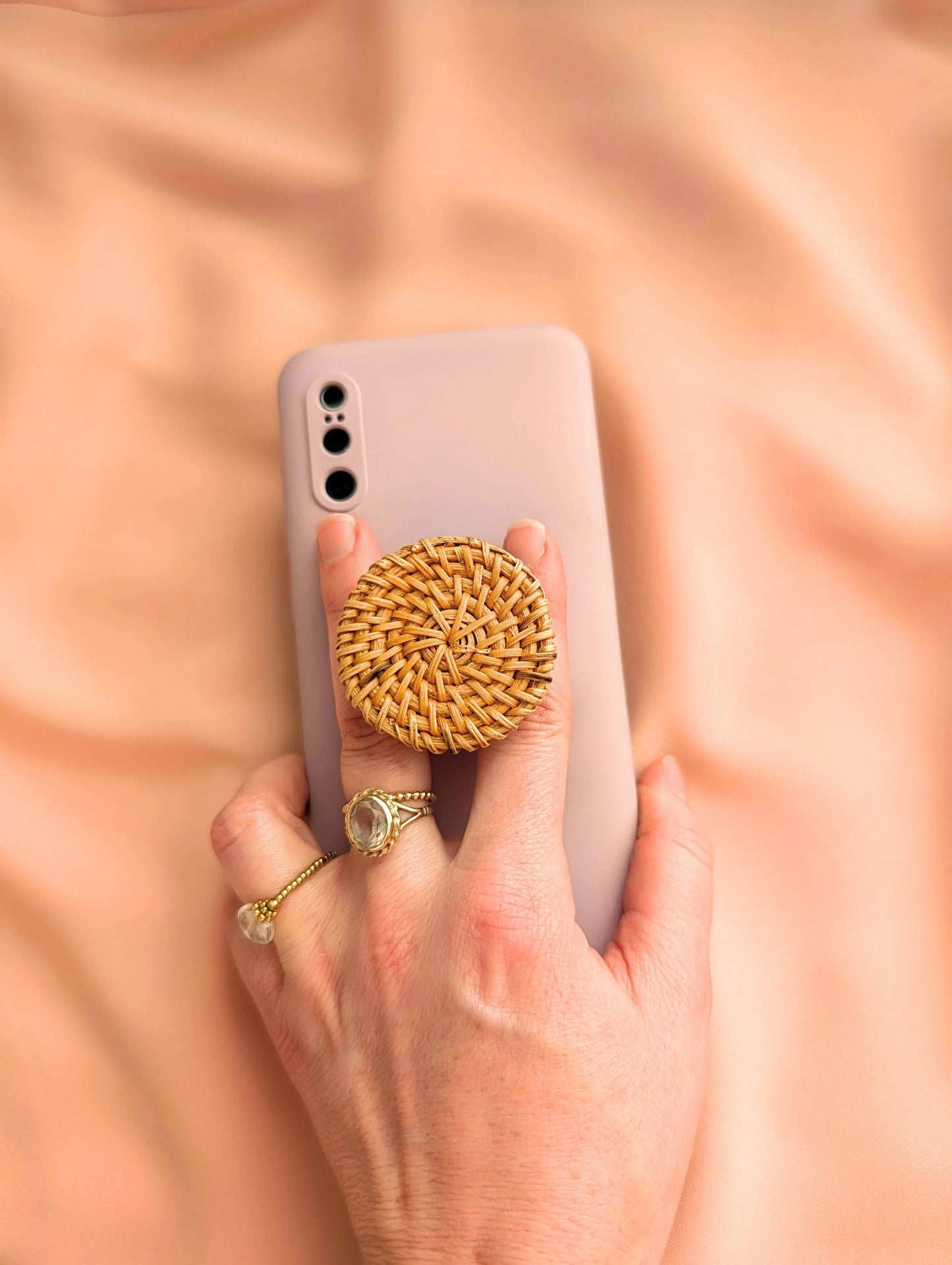 Phone grip en rotin